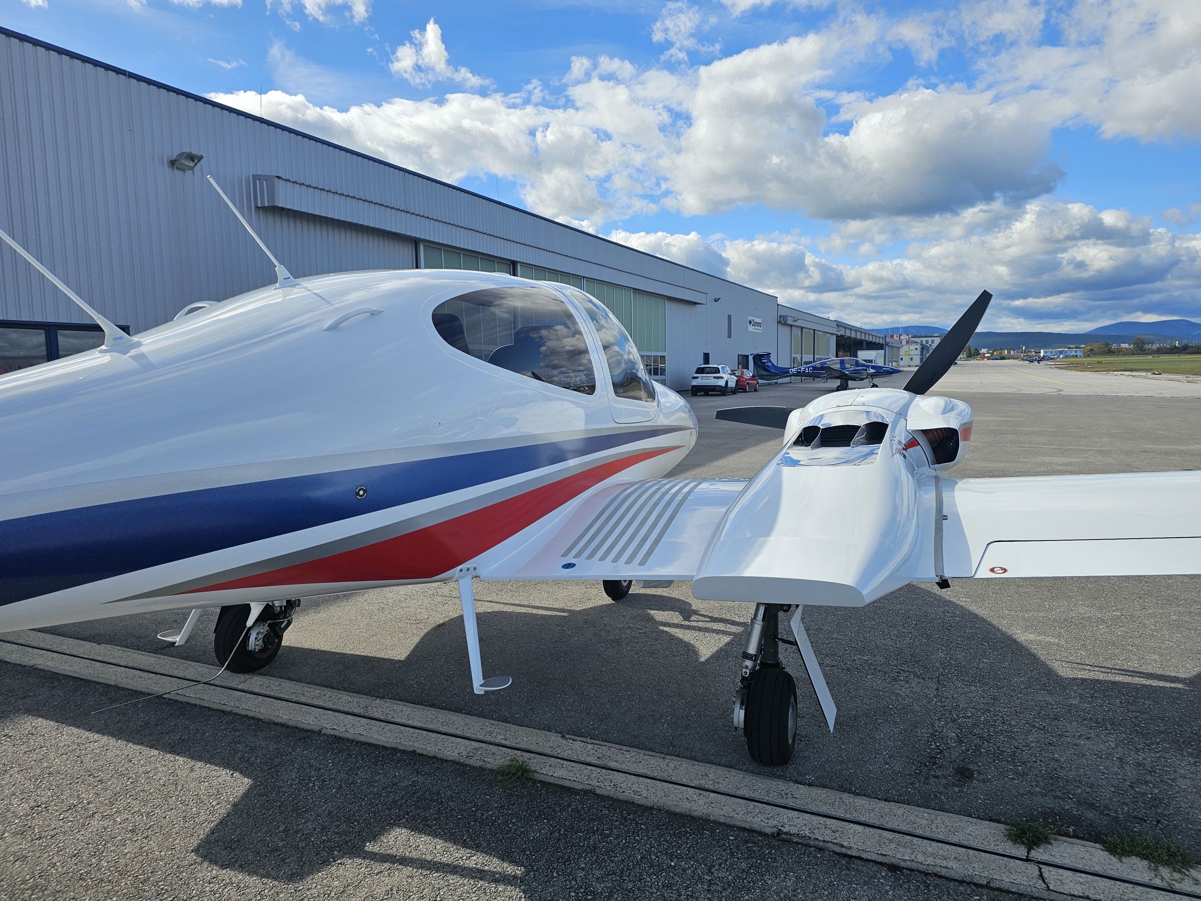 2022 Diamond DA42-VI - Exterior