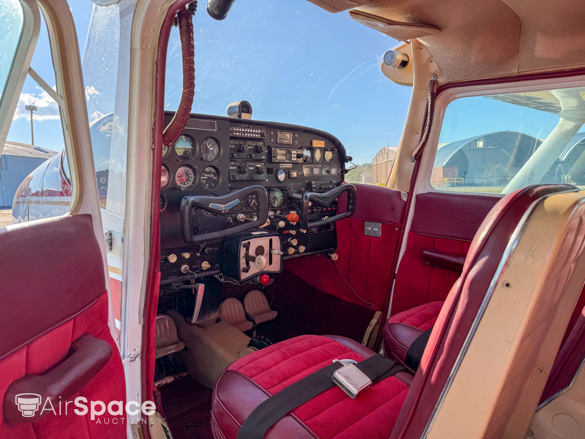 1960 Cessna 210A - Interior