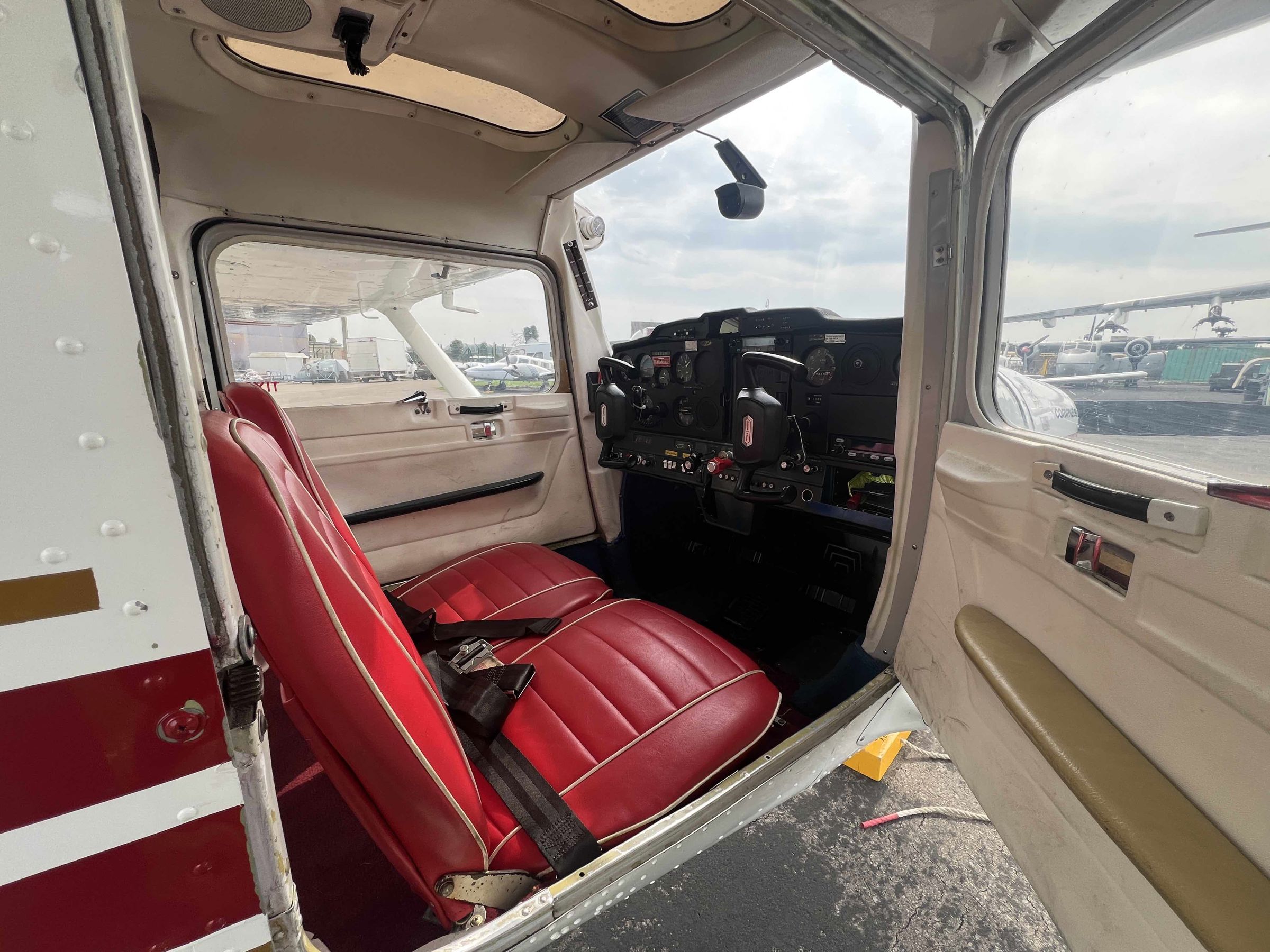 1976 Cessna (Reims) F150M - Interior