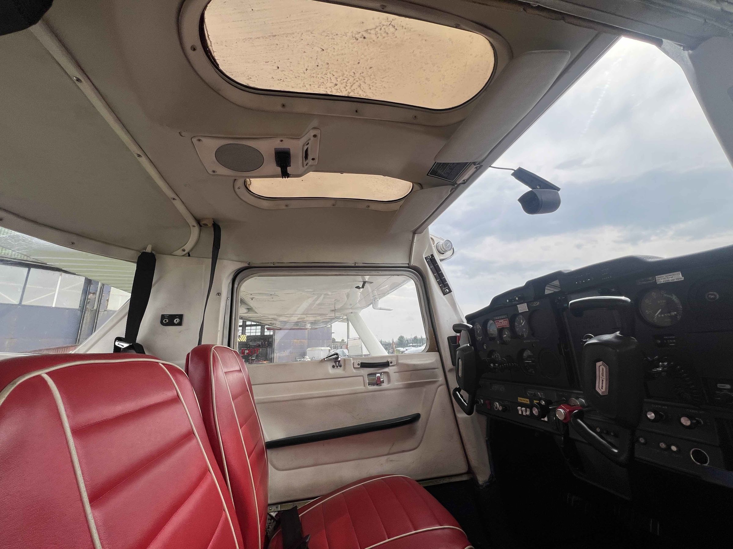 1976 Cessna (Reims) F150M - Interior