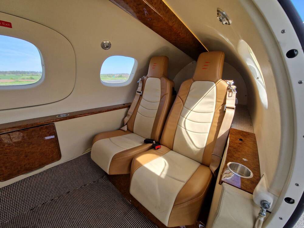 2013 Extra EA-500 - Interior