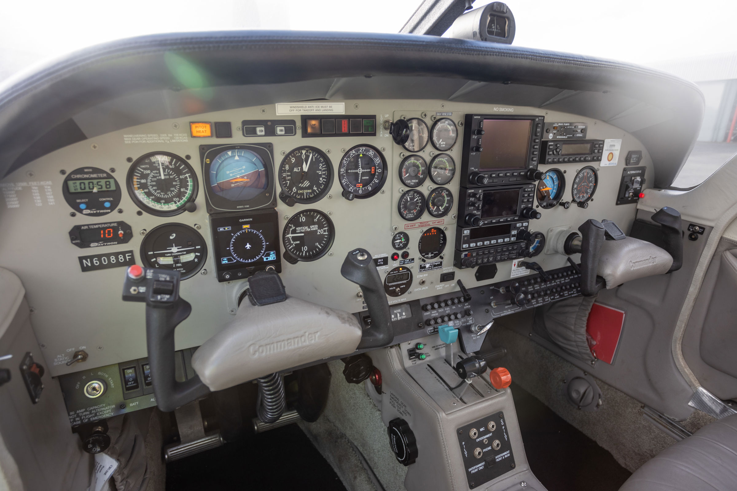 2002 Rockwell Commander 114TC - Interior
