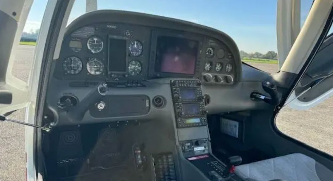 2003 Cirrus SR20 - Interior