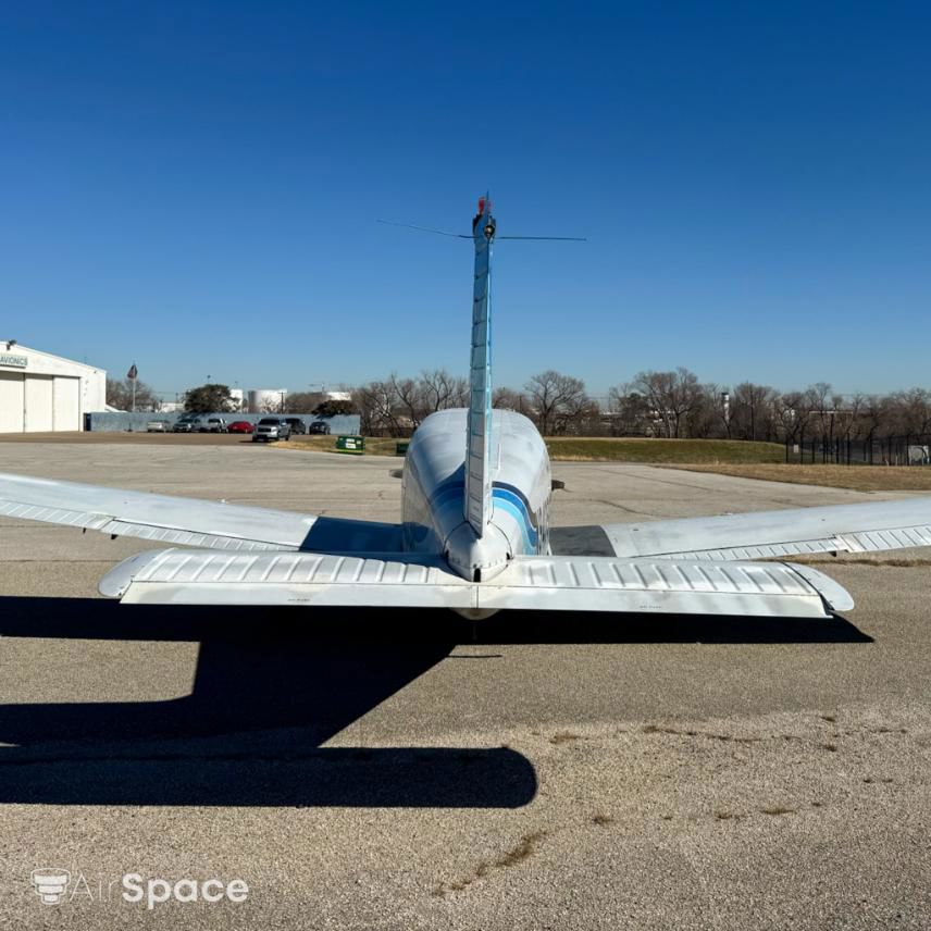 1976 Piper PA-28-140 Cherokee - Exterior