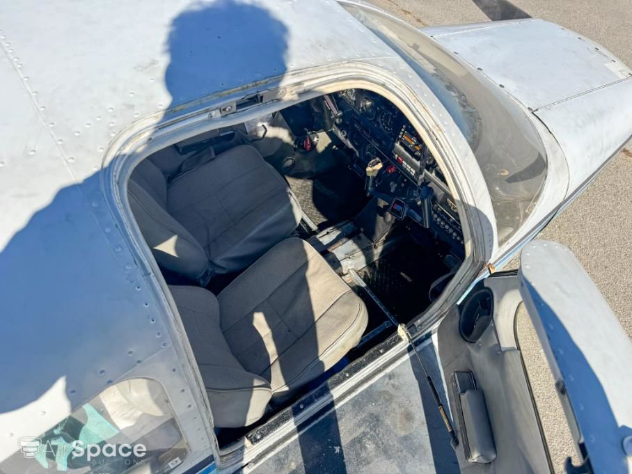 1976 Piper PA-28-140 Cherokee - Interior