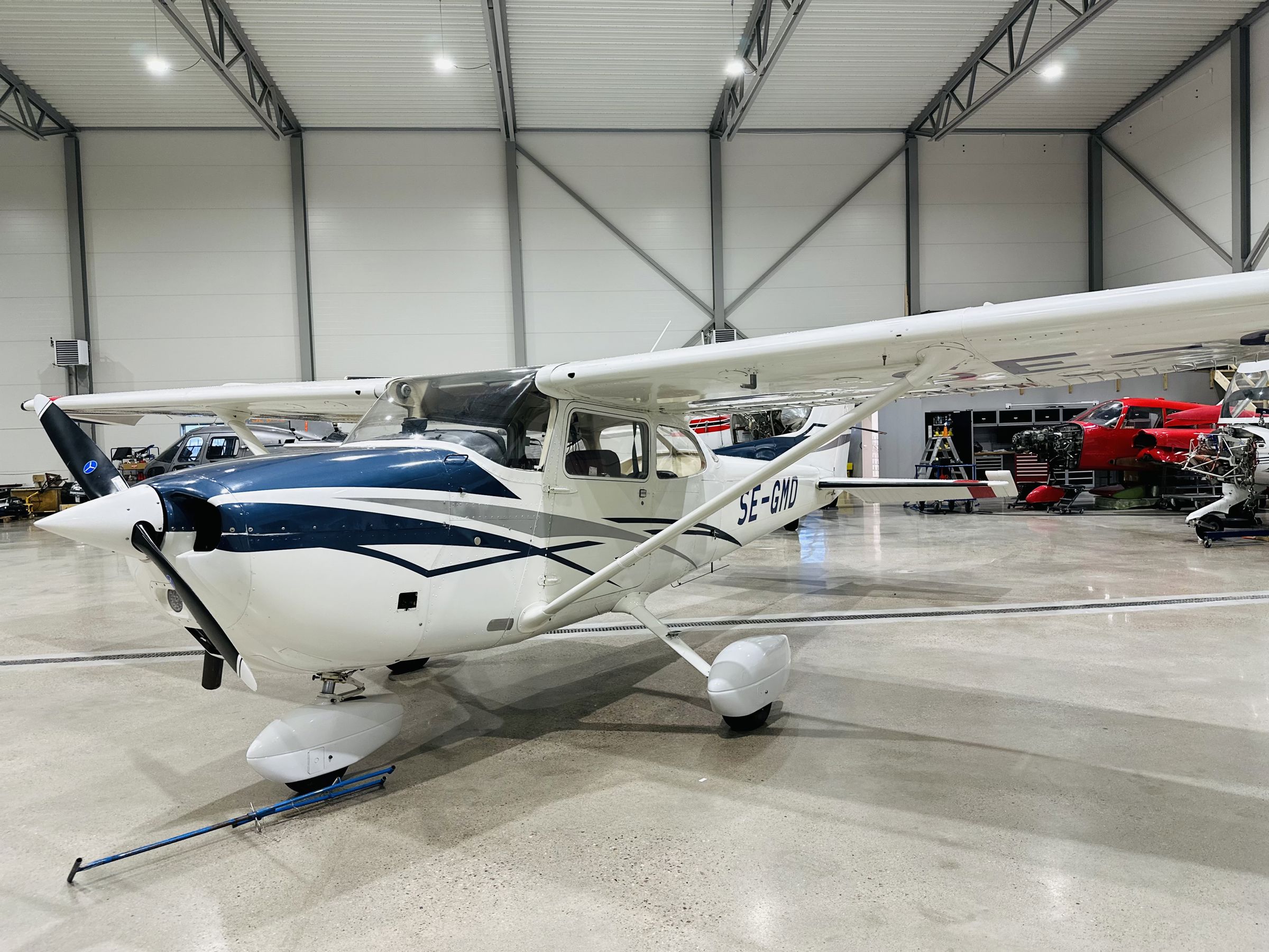 1975 Cessna 172M Skyhawk - Exterior