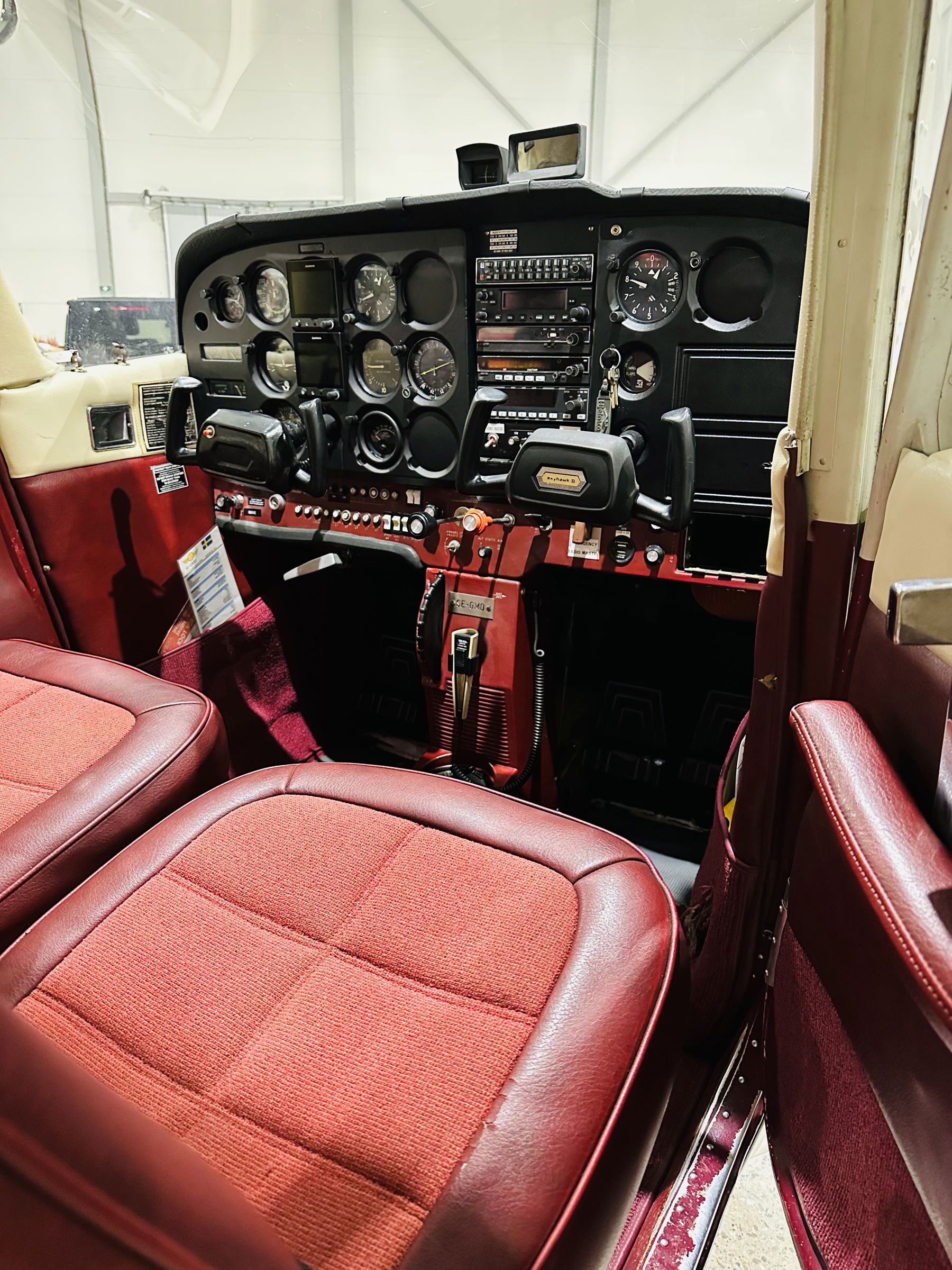 1975 Cessna 172M Skyhawk - Interior