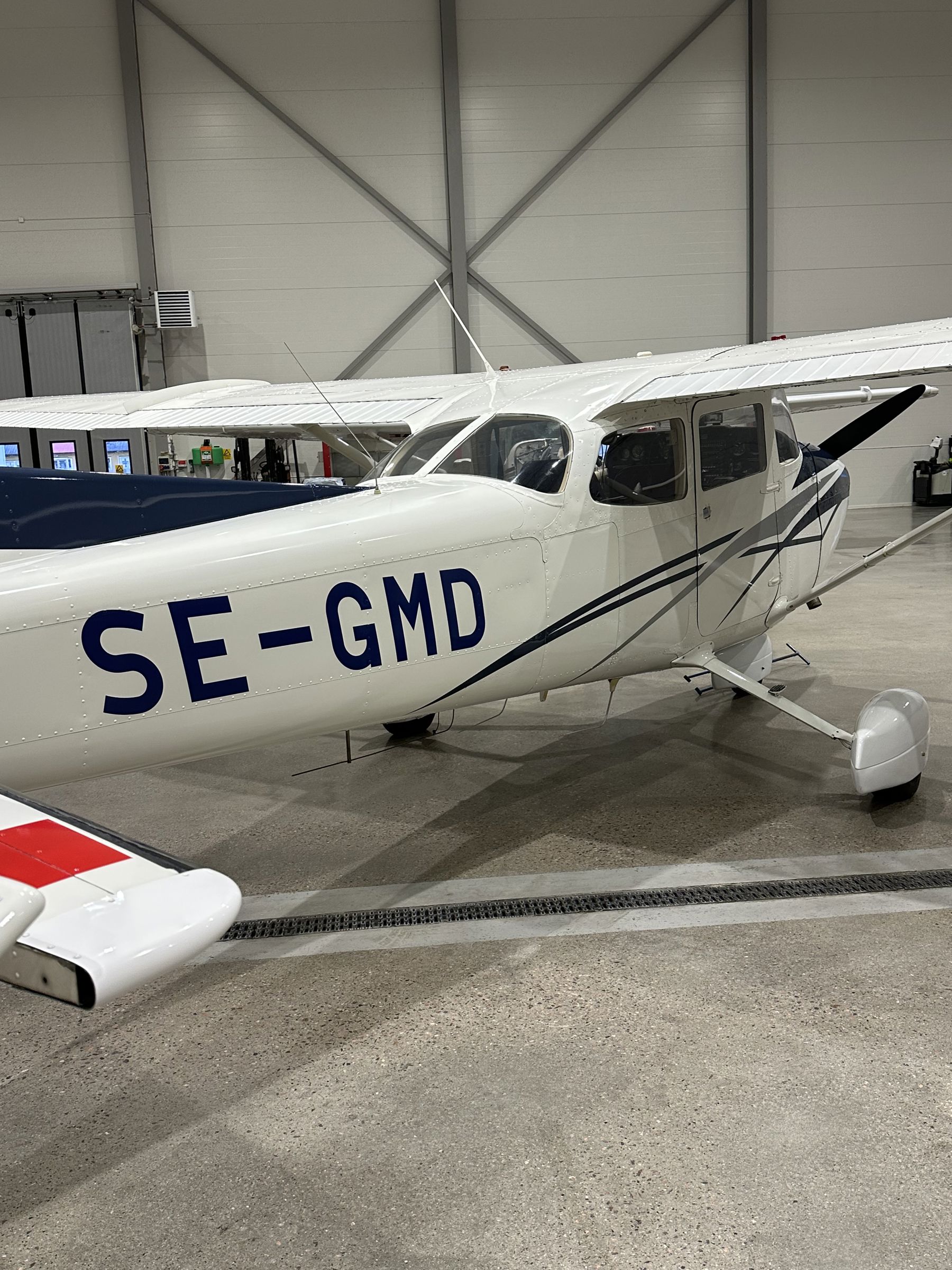 1975 Cessna 172M Skyhawk - Exterior