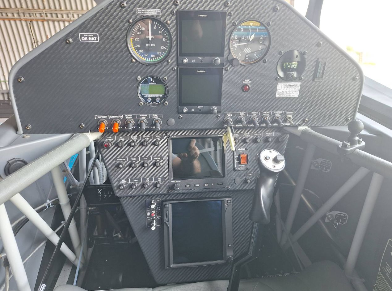 2019 Extra 330 - Interior