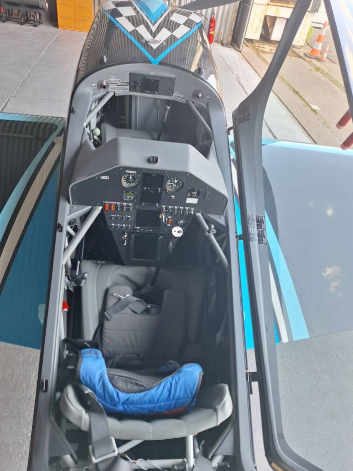 2019 Extra 330 - Interior