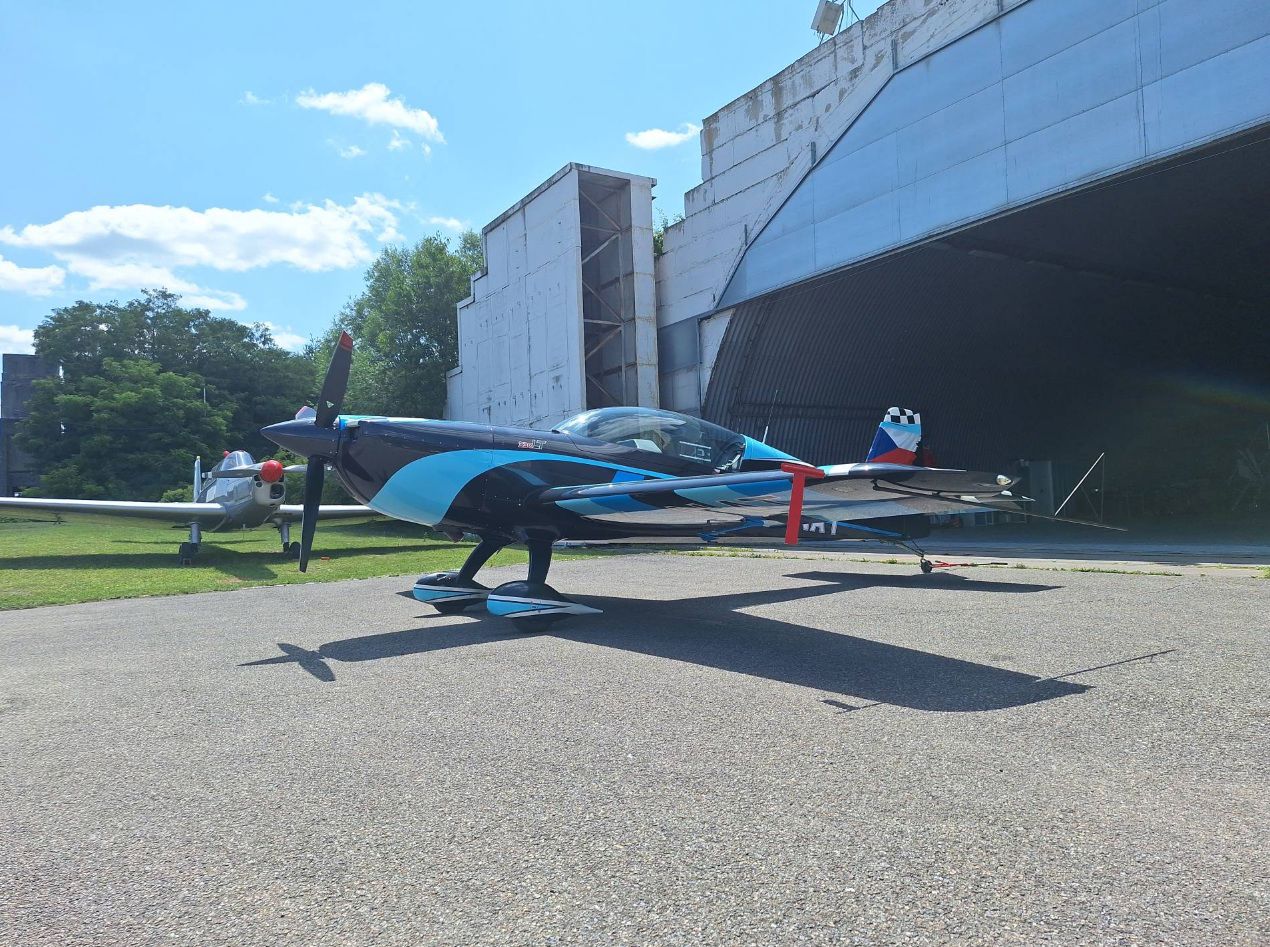 2019 Extra 330