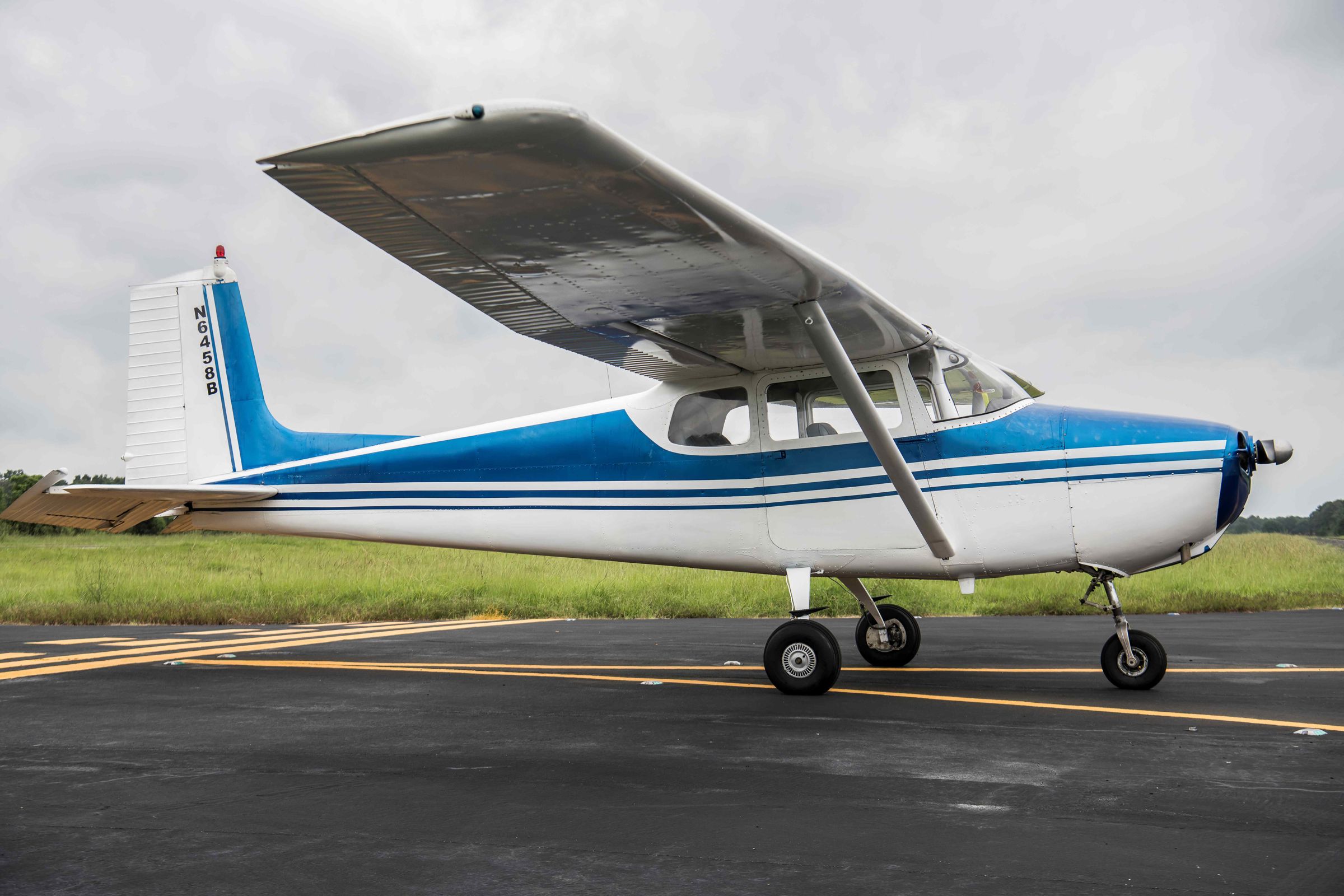 1957 Cessna 172 Skyhawk - Exterior