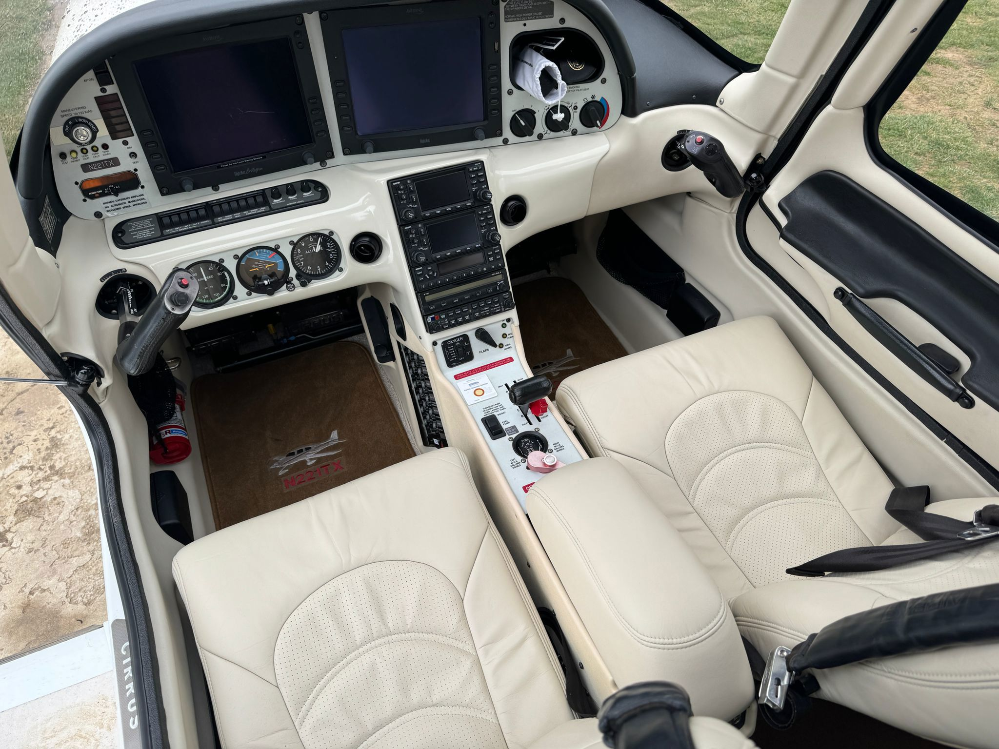 2008 Cirrus SR22T - Interior