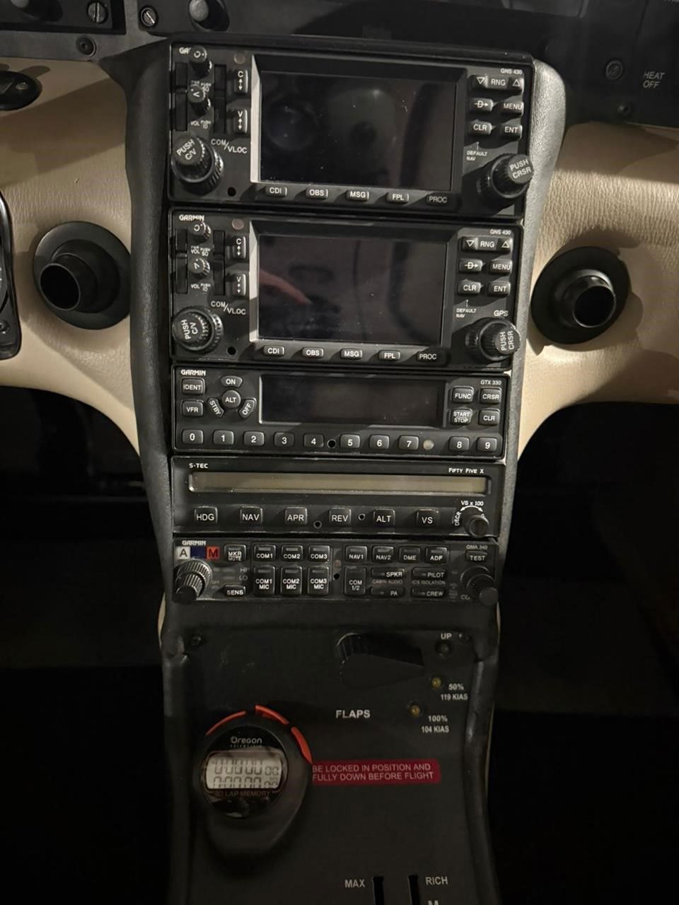 2004 Cirrus SR22 - Interior