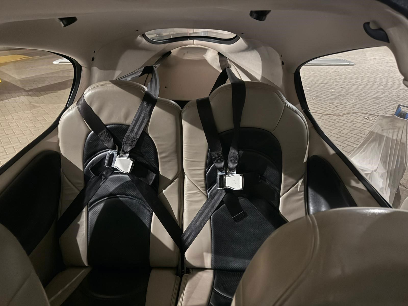 2004 Cirrus SR22 - Interior