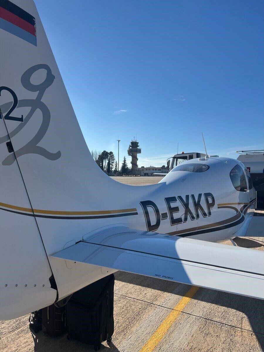 2004 Cirrus SR22 - Exterior