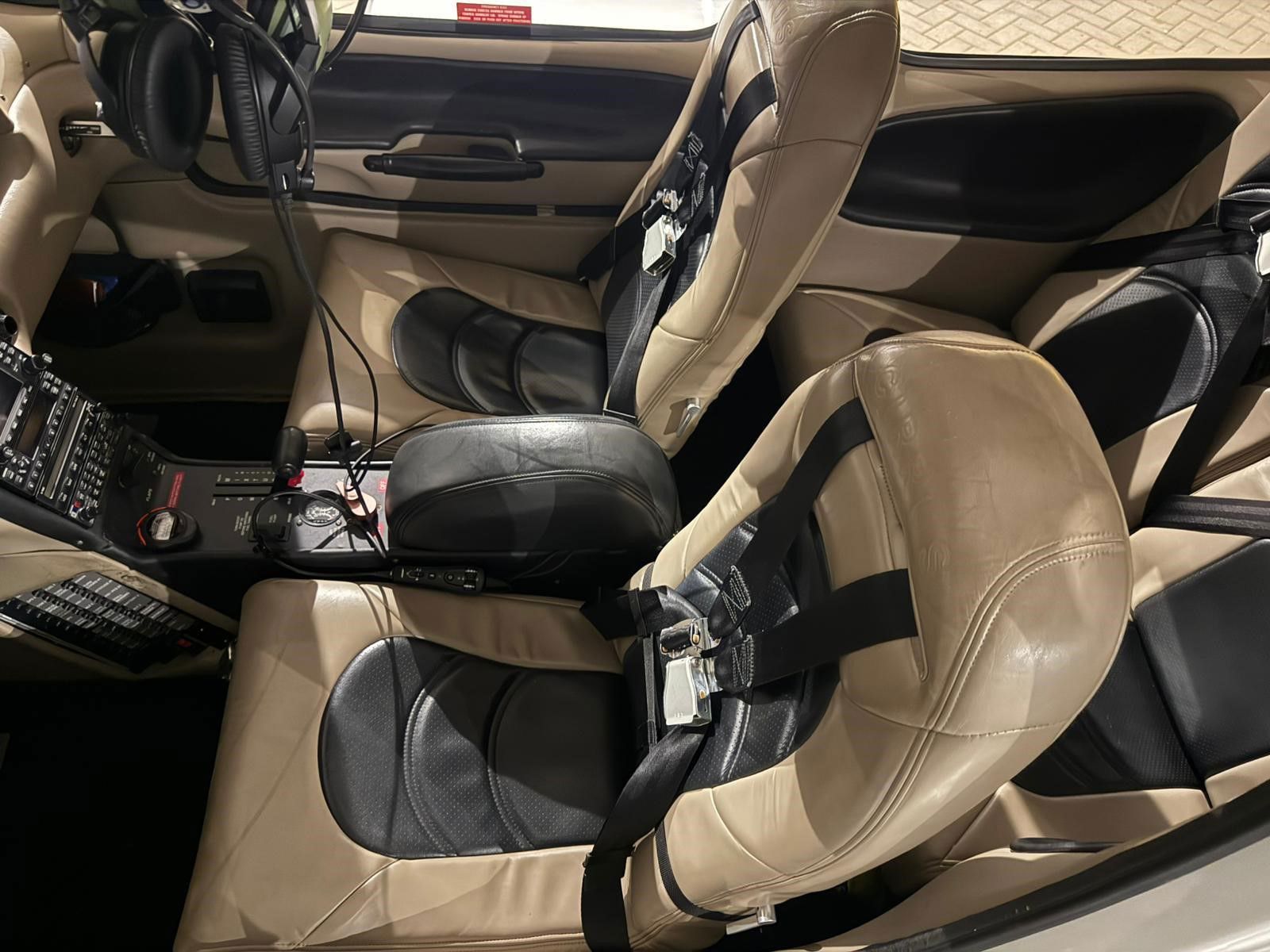 2004 Cirrus SR22 - Interior