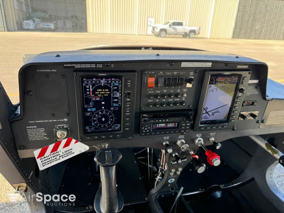 2010 Cessna 162 Skycatcher - Interior