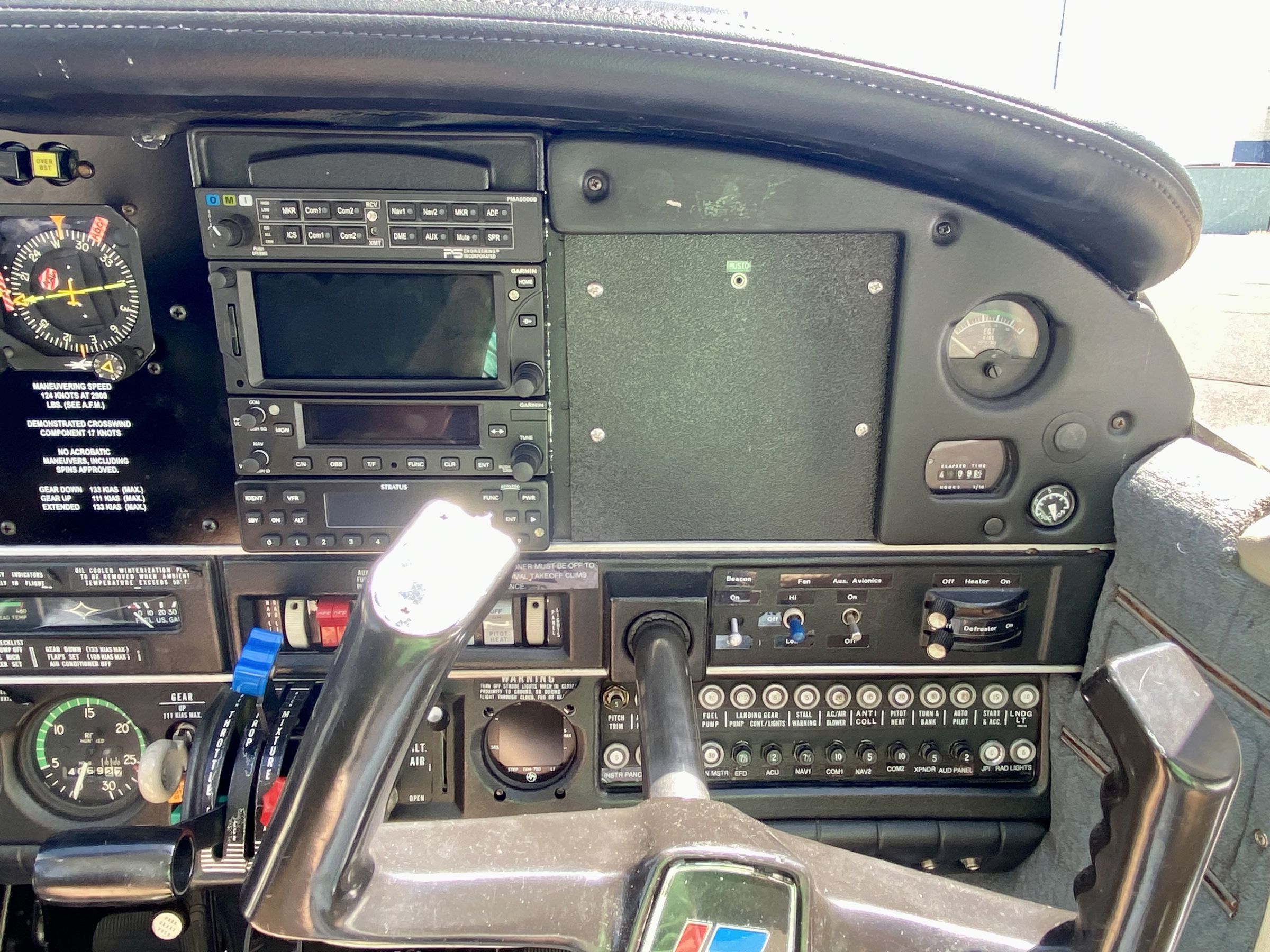 1979 Piper PA-28RT-201T Turbo Arrow IV - Interior