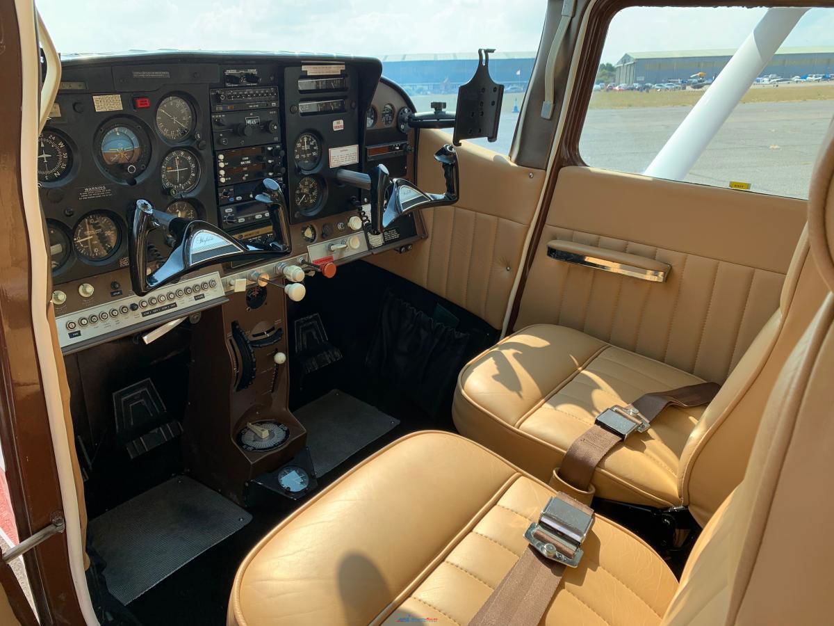 1966 Cessna 182J Skylane - Interior