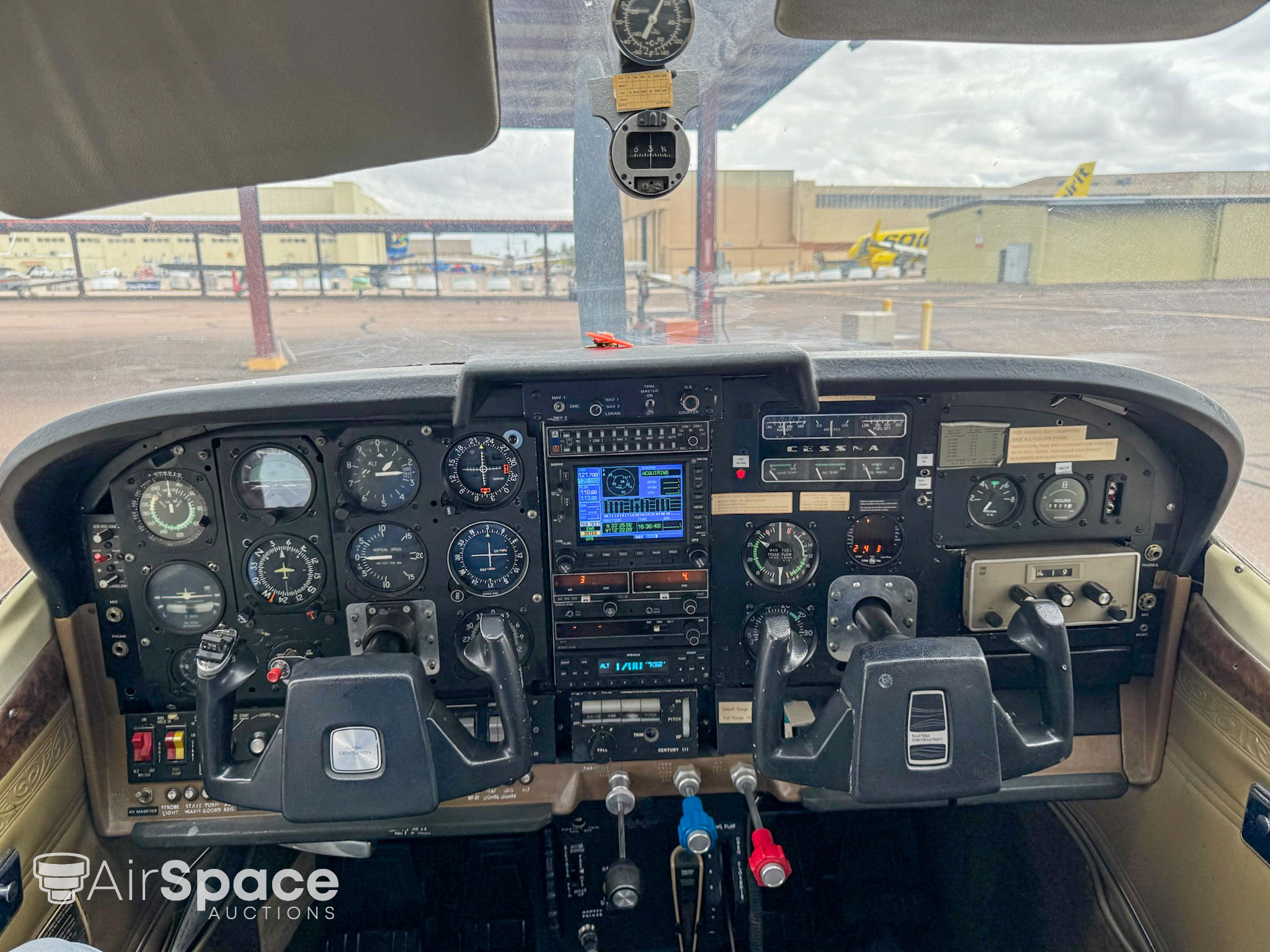 1972 Cessna 210L Turbo Centurion - Interior
