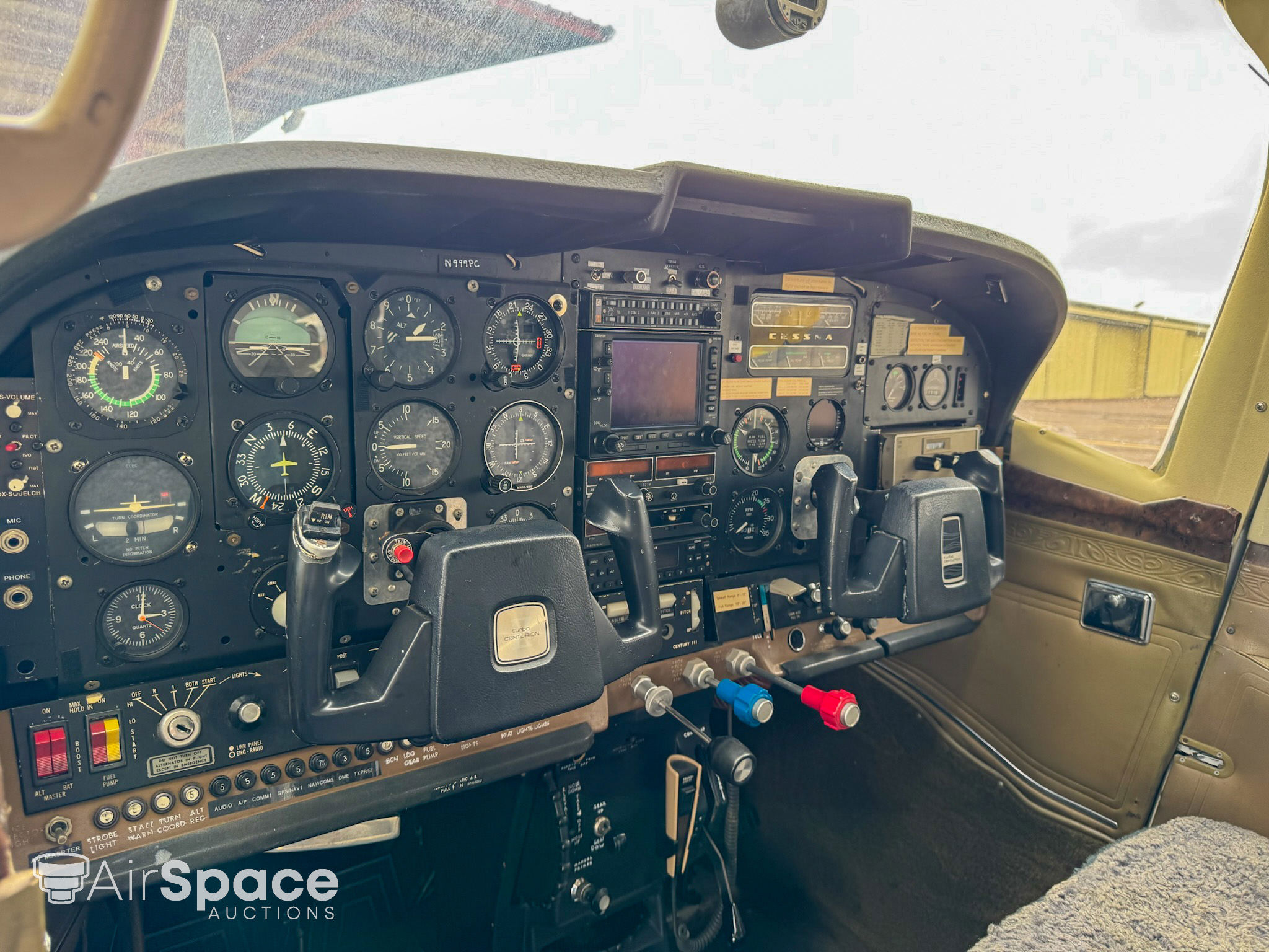 1972 Cessna 210L Turbo Centurion - Interior