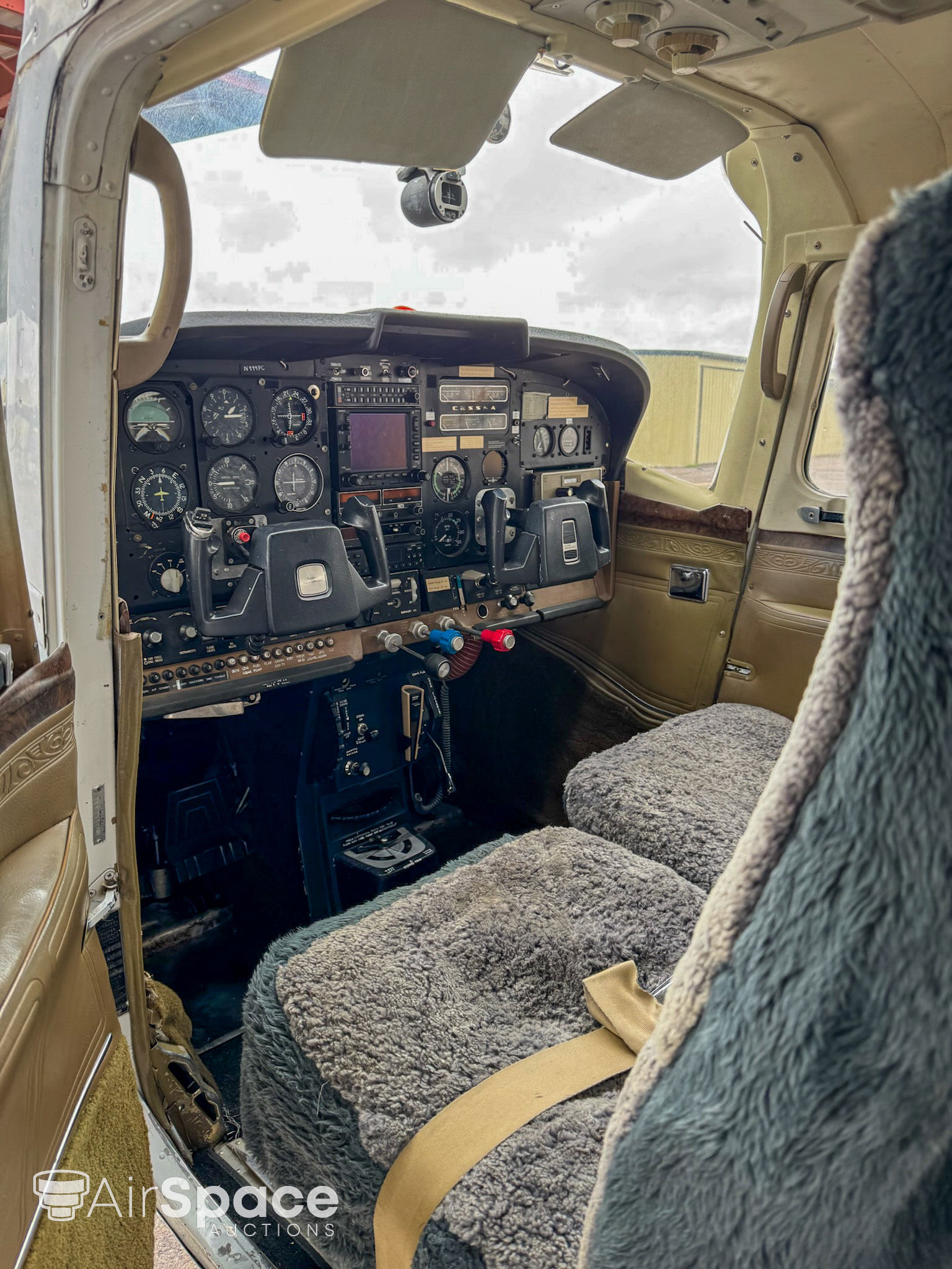 1972 Cessna 210L Turbo Centurion - Interior
