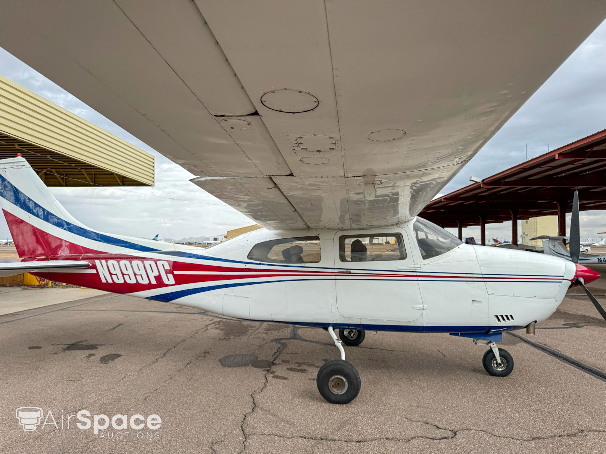 1972 Cessna 210L Turbo Centurion - Exterior