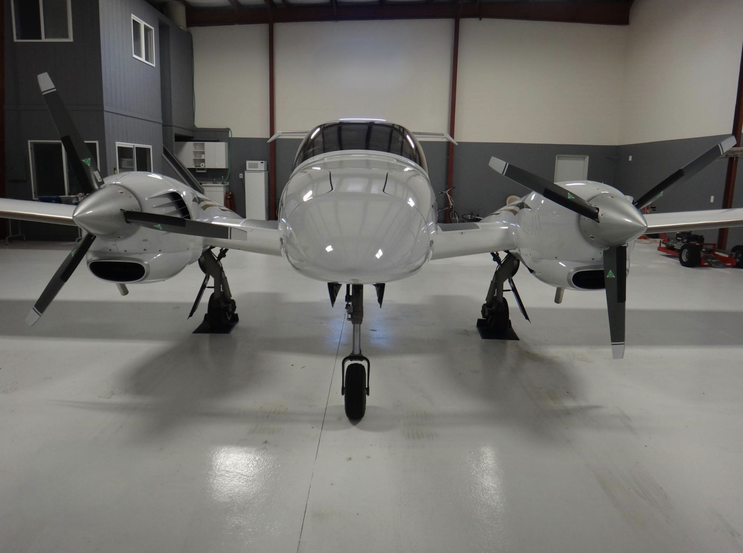 2007 Diamond DA42 Twin Star - Exterior