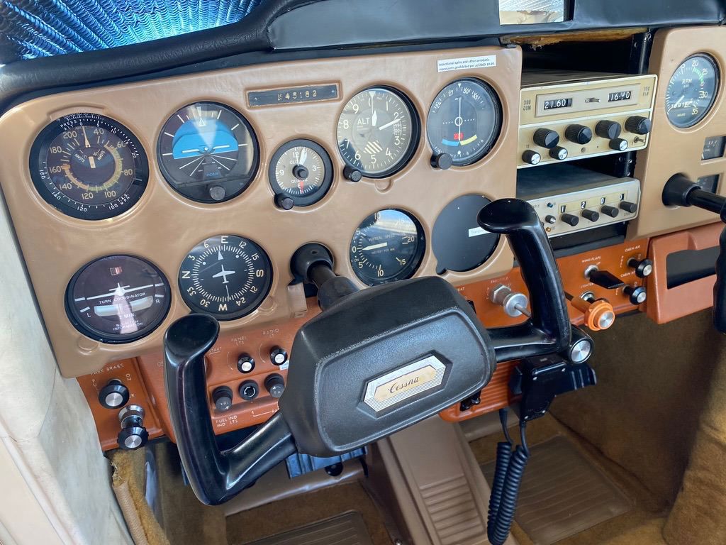 1975 Cessna 150M - Interior