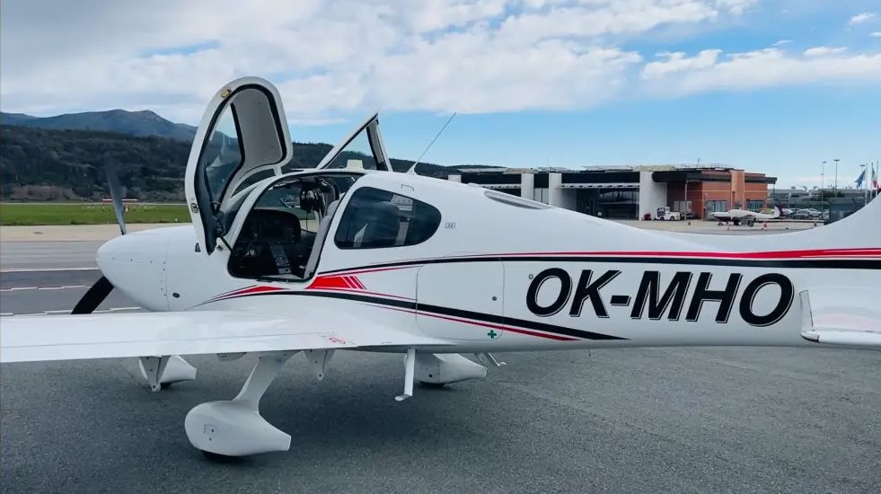 2022 Cirrus SR22 G6 - Exterior