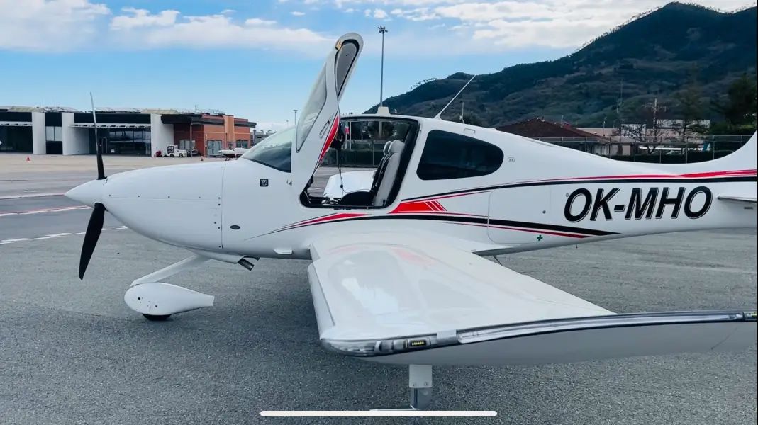 2022 Cirrus SR22 G6 - Exterior