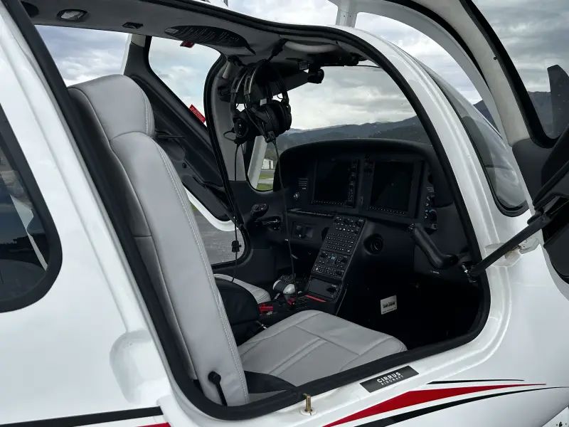 2022 Cirrus SR22 G6 - Interior