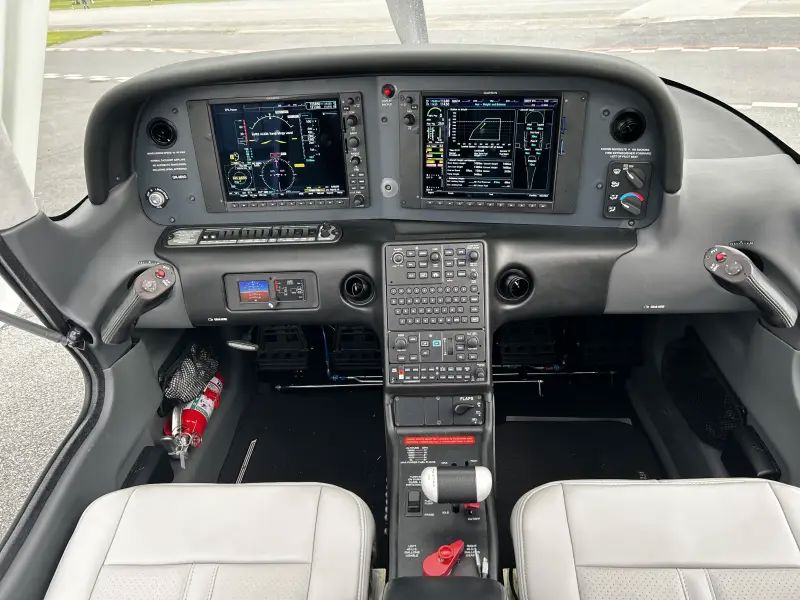 2022 Cirrus SR22 G6 - Interior