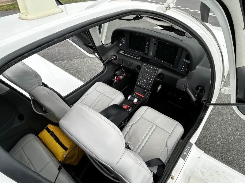 2022 Cirrus SR22 G6 - Interior