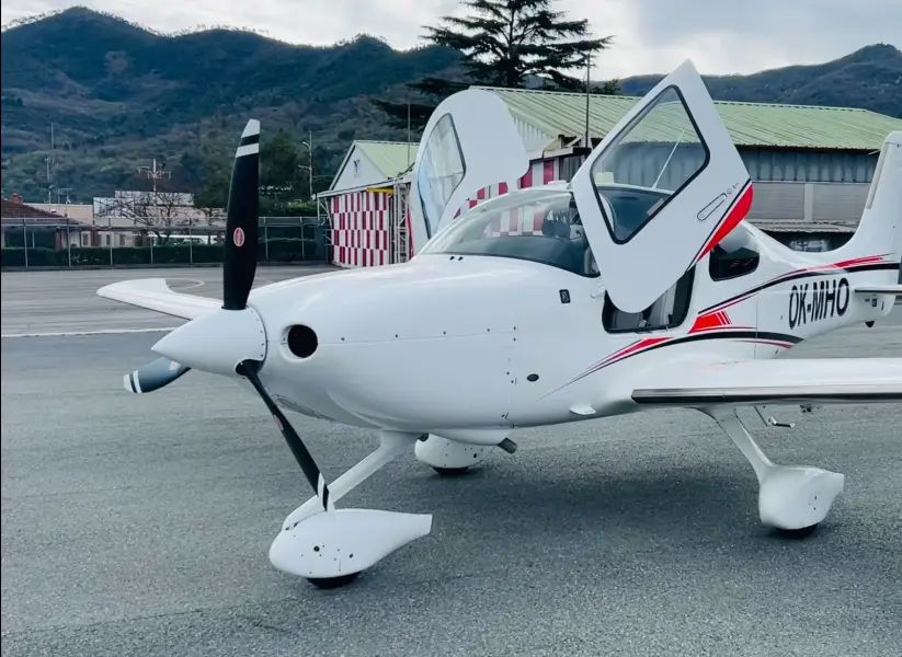 2022 Cirrus SR22 G6 - Exterior