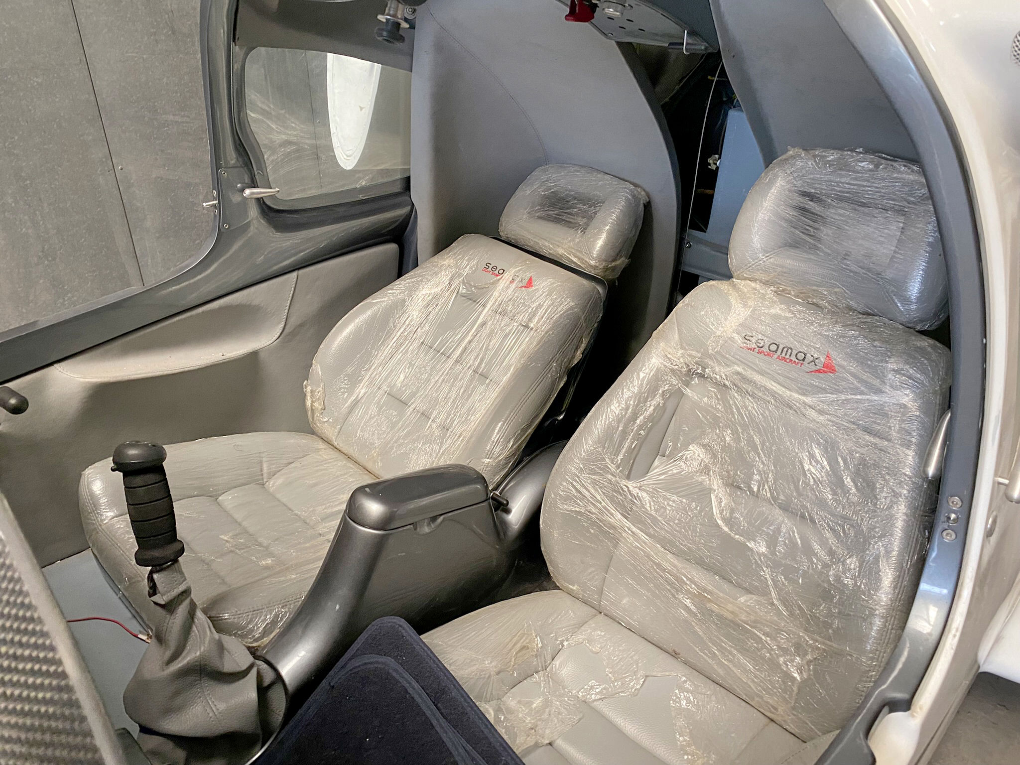 2013 AirMax Seamax M22 - Interior