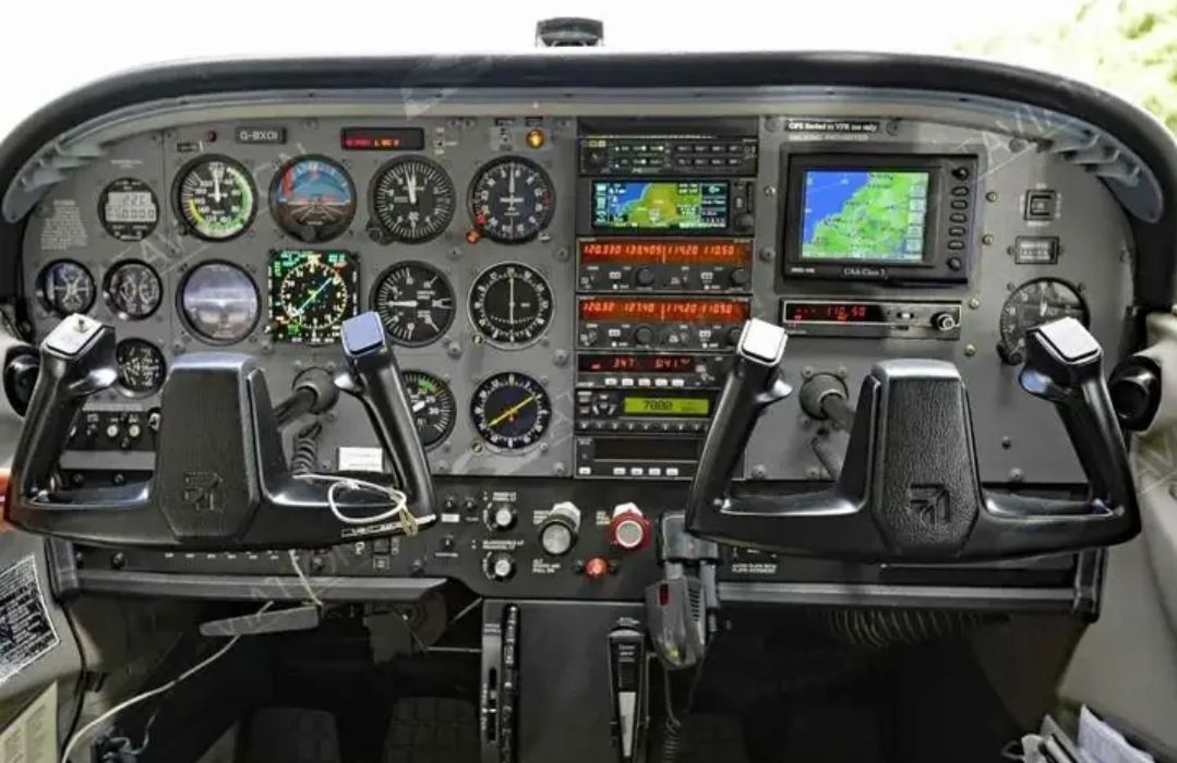 1998 Cessna 172R - Interior