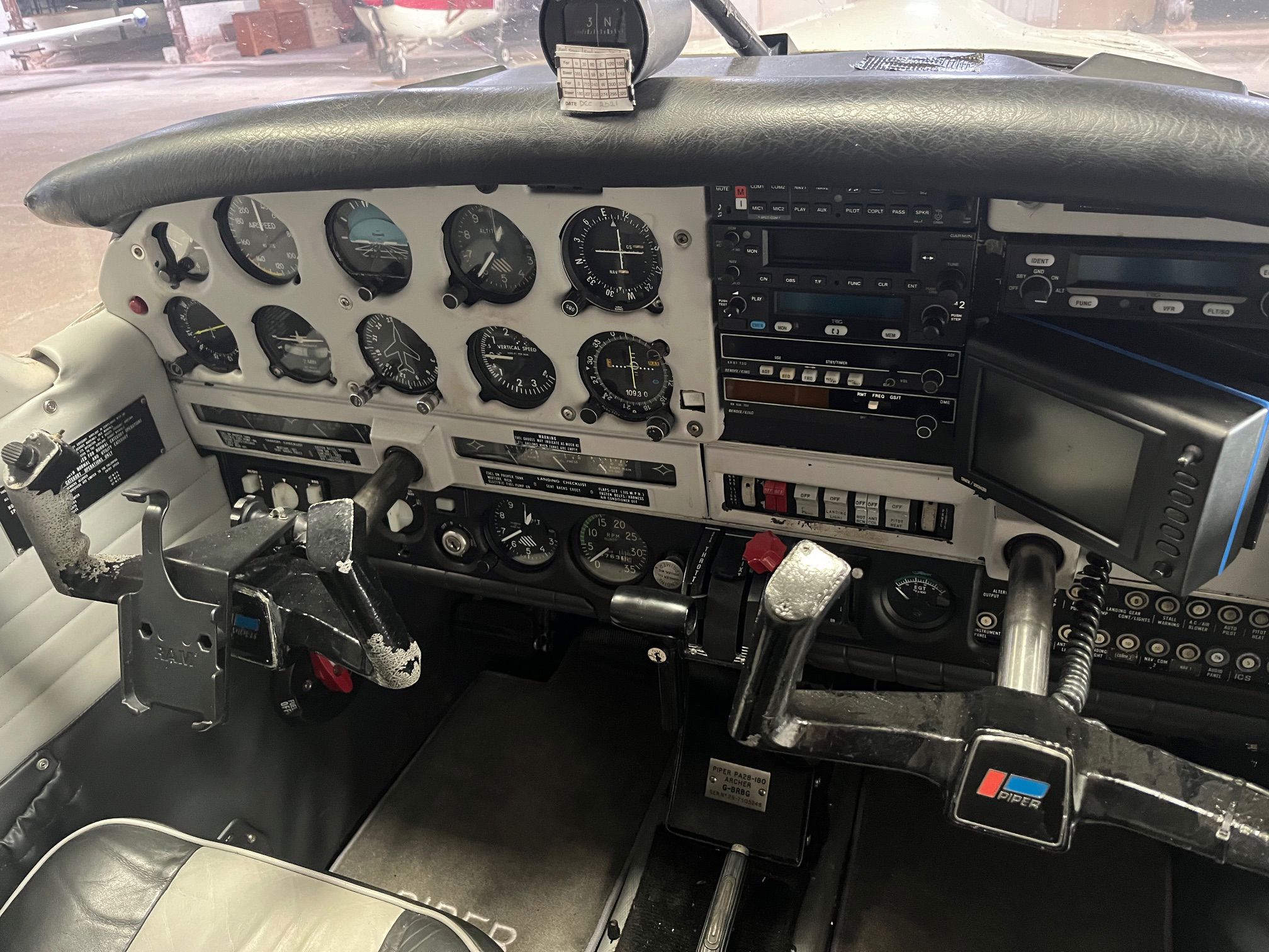 1975 Piper PA-28-180 Cherokee Archer - Interior