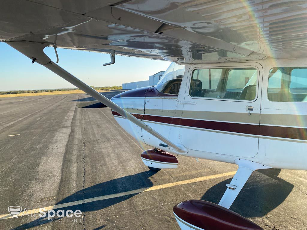 1973 Cessna 172M Skyhawk - Exterior