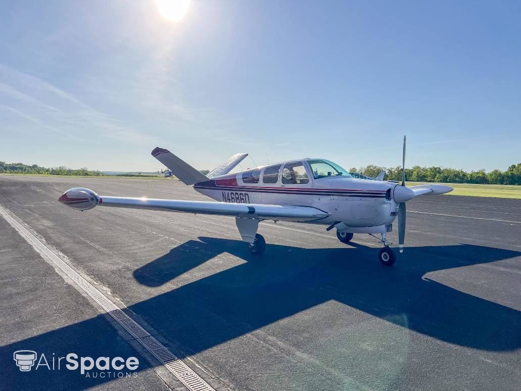 1956 Beechcraft H35 Bonanza - Exterior