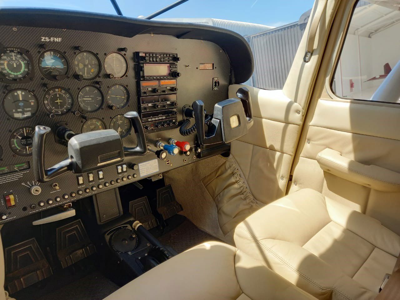 1980 Cessna C185F - Interior