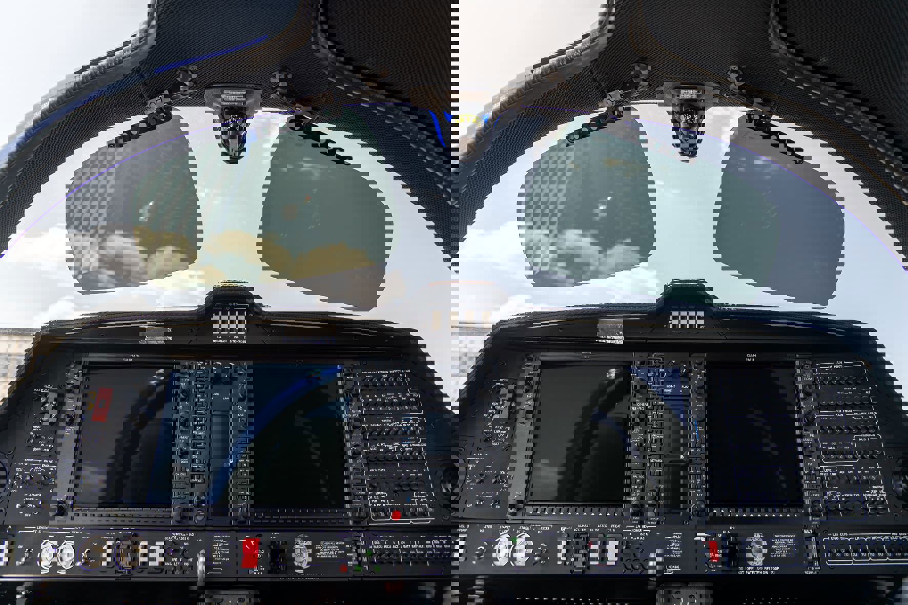 2025 Diamond DA62 - Interior