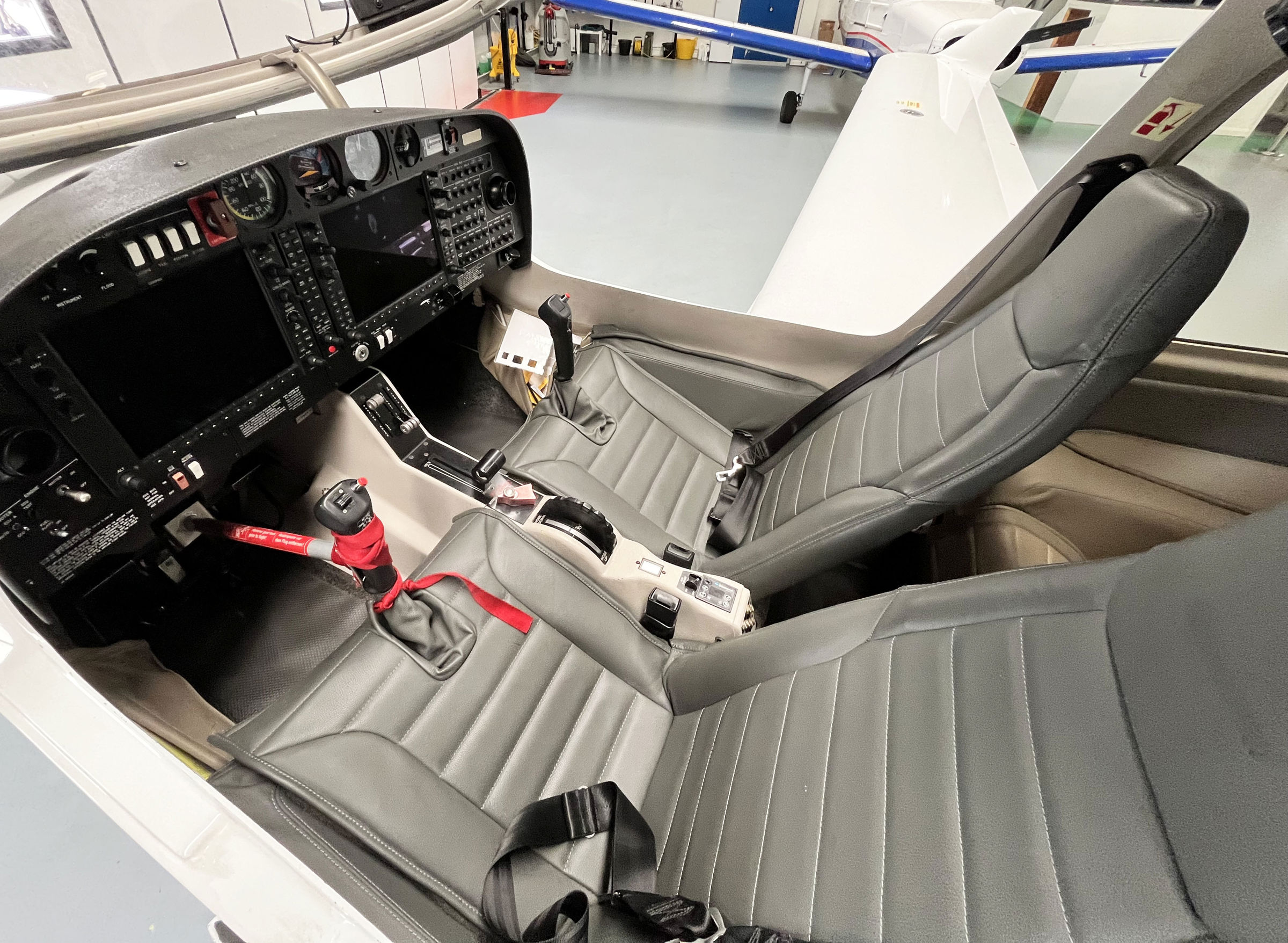 2014 Diamond DA40 NG - Interior