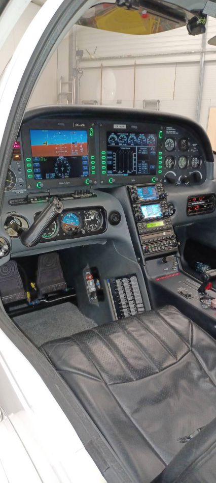 2005 Cirrus SR20 G2 - Interior