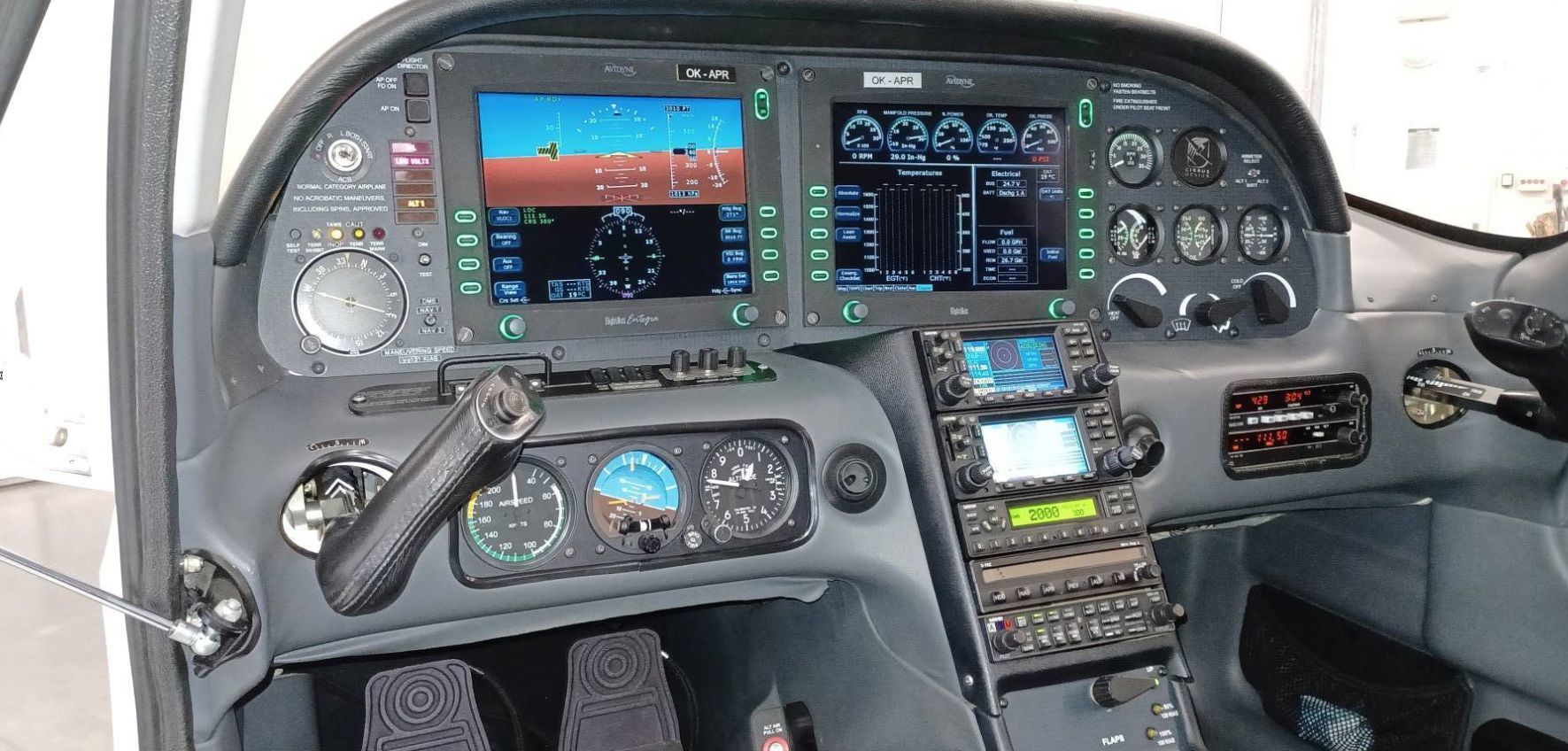 2005 Cirrus SR20 G2 - Interior