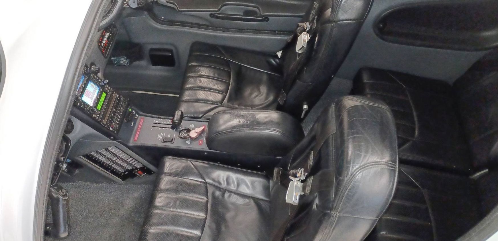 2005 Cirrus SR20 G2 - Interior