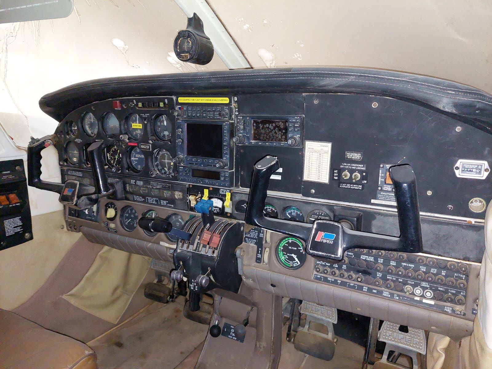 1977 Piper PA-34-200T Seneca II - Interior