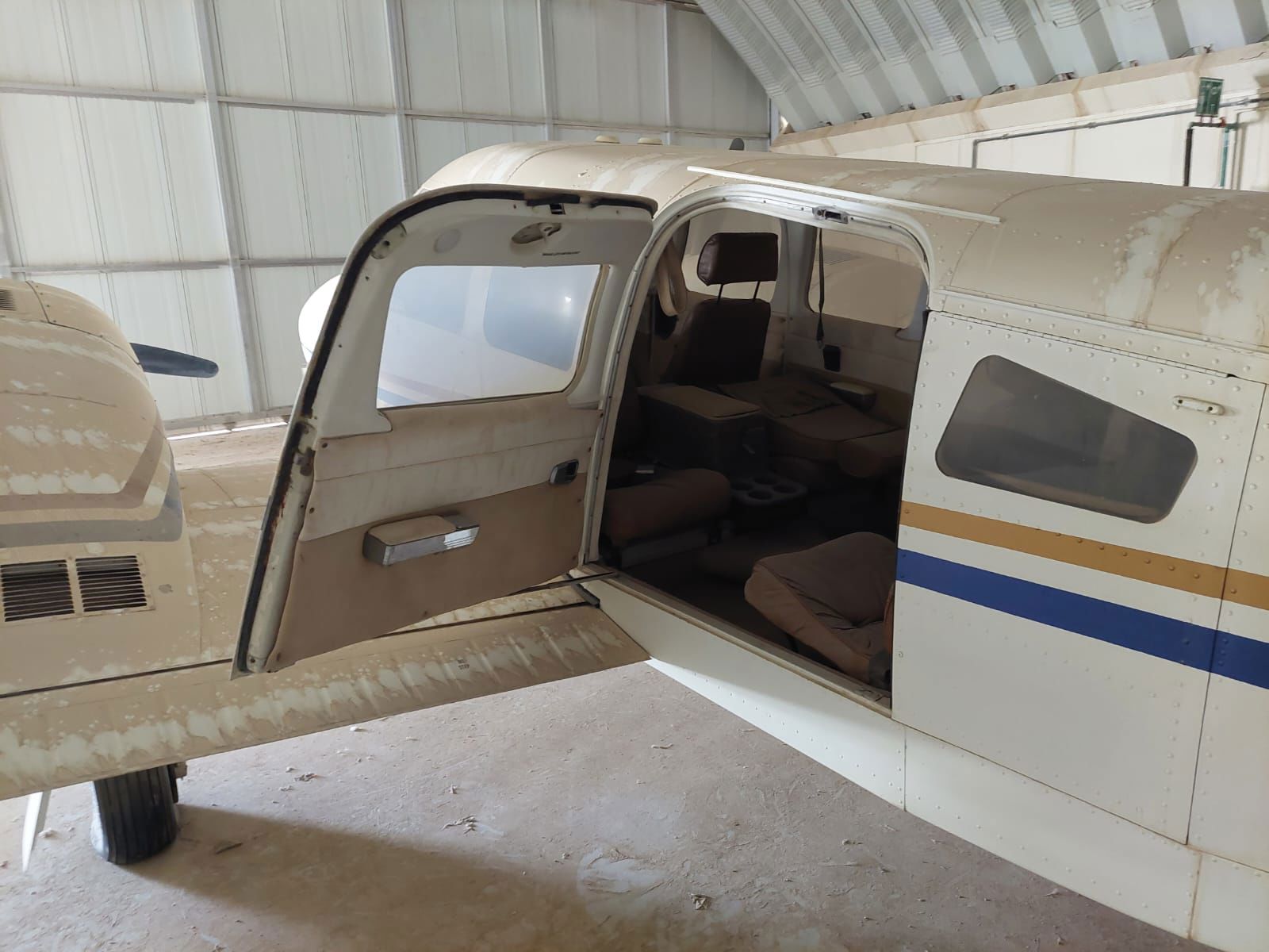 1977 Piper PA-34-200T Seneca II - Exterior