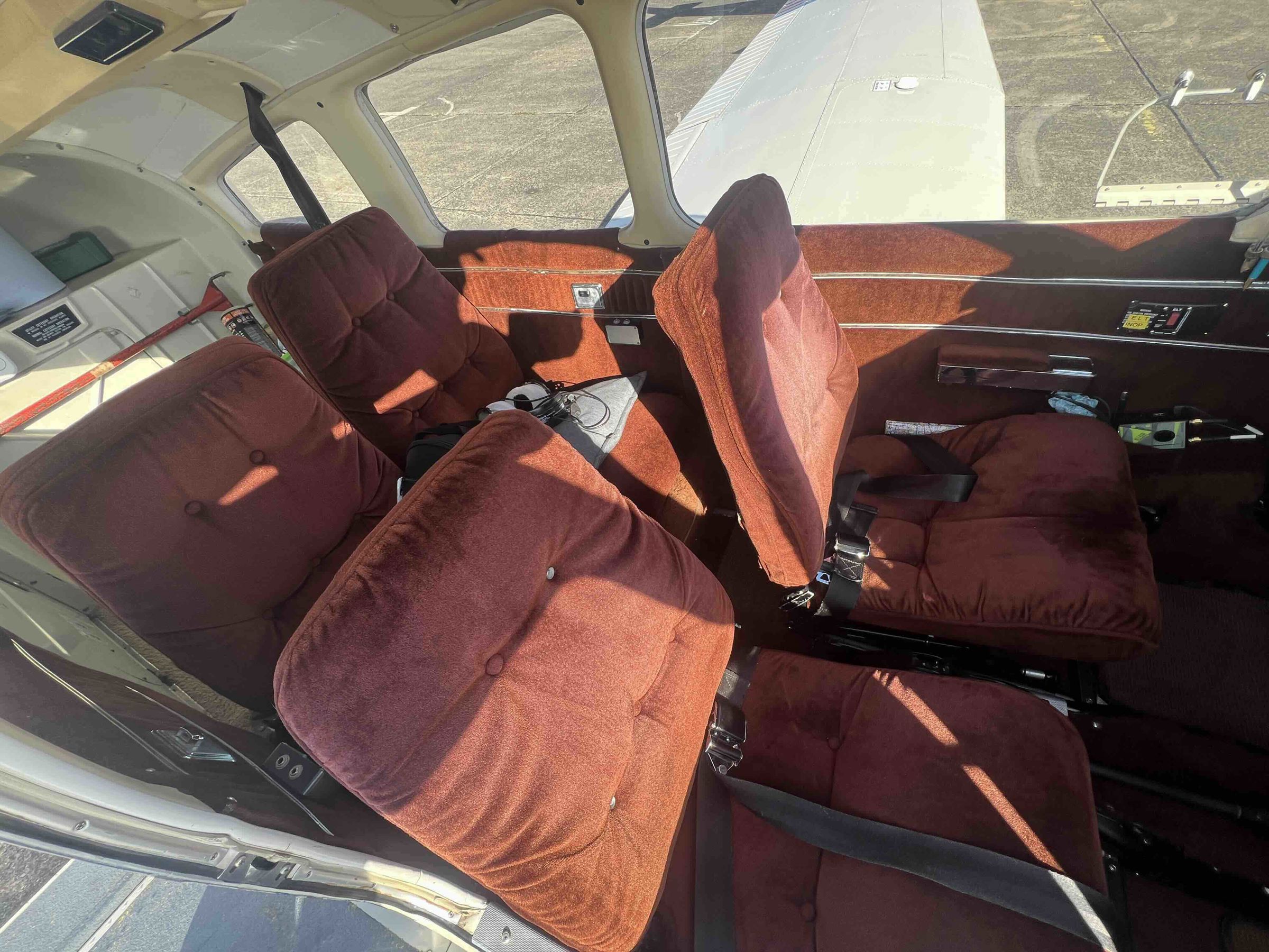 1984 Piper PA-28-236 Dakota - Interior